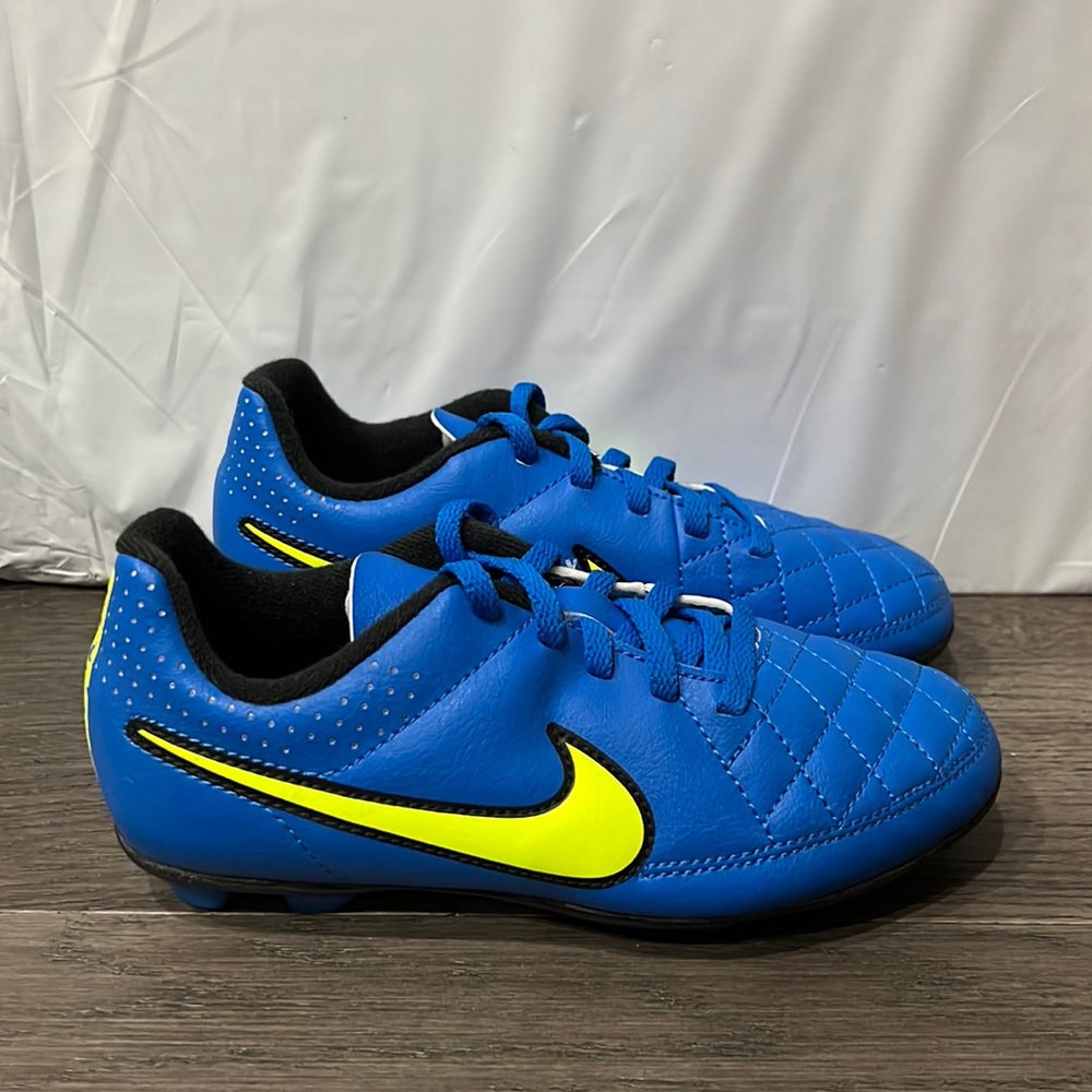 Like New Kids Nike Tempo soccer cleats and shin guards